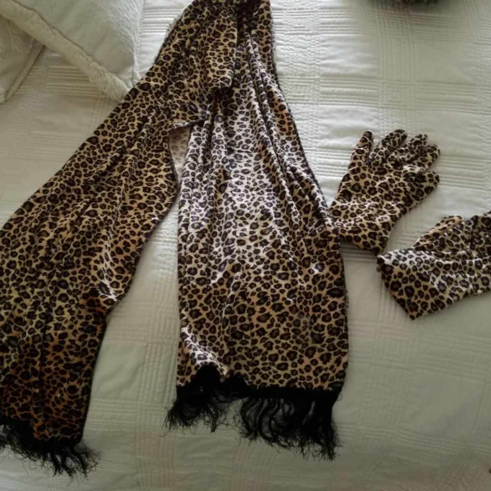 Scarf and gloves